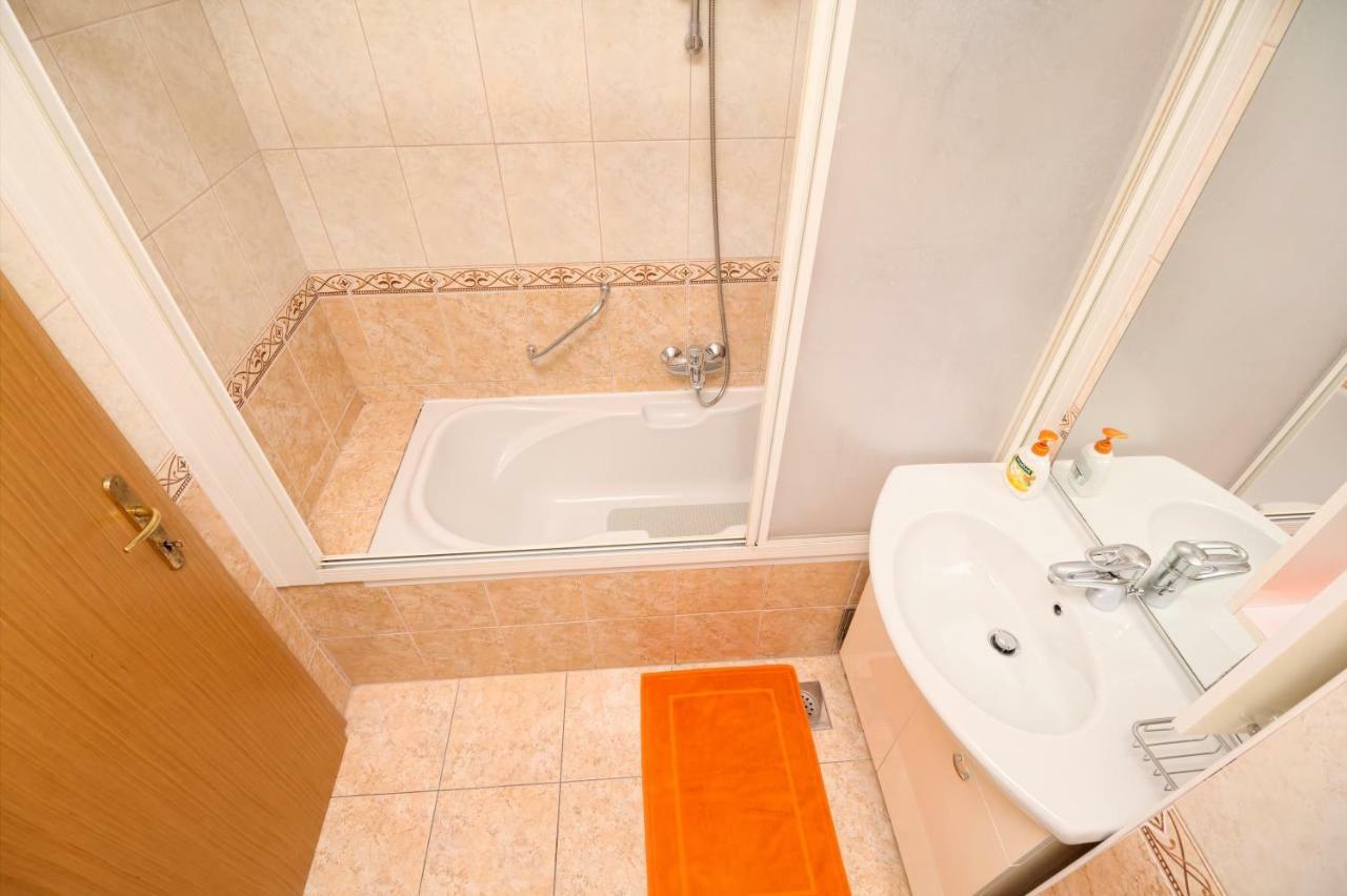 Apartman Laura Galileo Blizu Centra I Plaze Makarska Extérieur photo